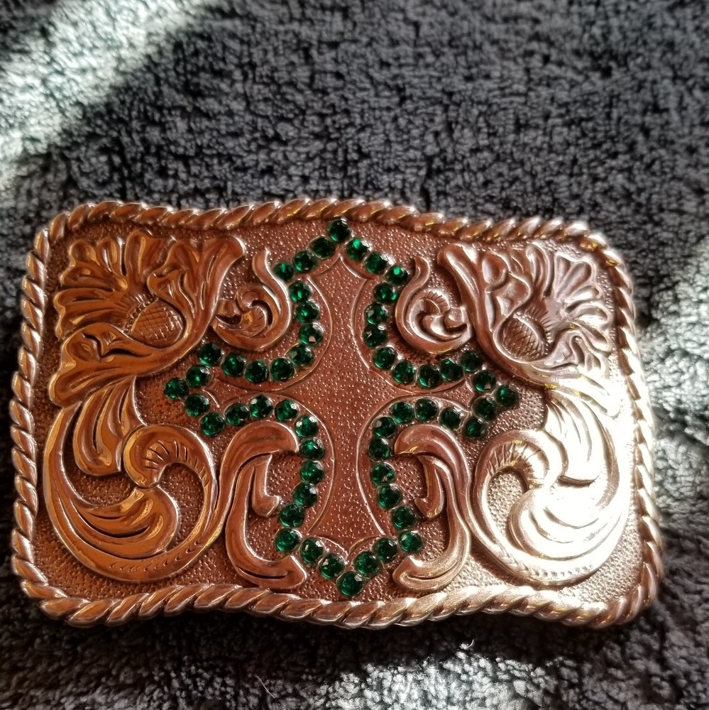 ENMON 2005 Western belt buckle with Emerald cross